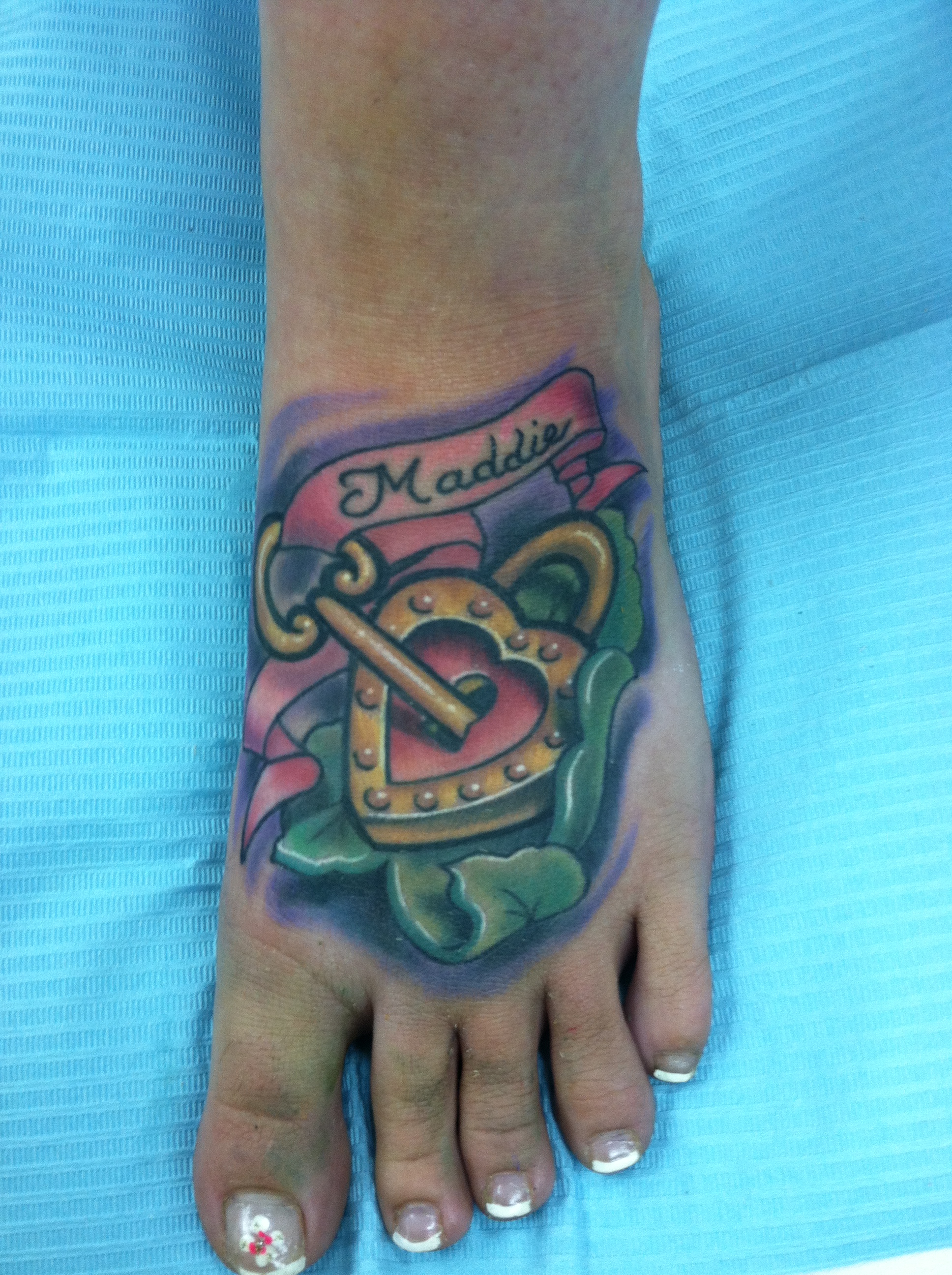 sexy_girly_hot_feminine_traditional_realistic_illustrative_heart_locket_and_key_with_banner_and_leaves_colot_foot_tattoo_david_meek_tattoos_true_til_death_tattoo_company_ashtabula_ohio